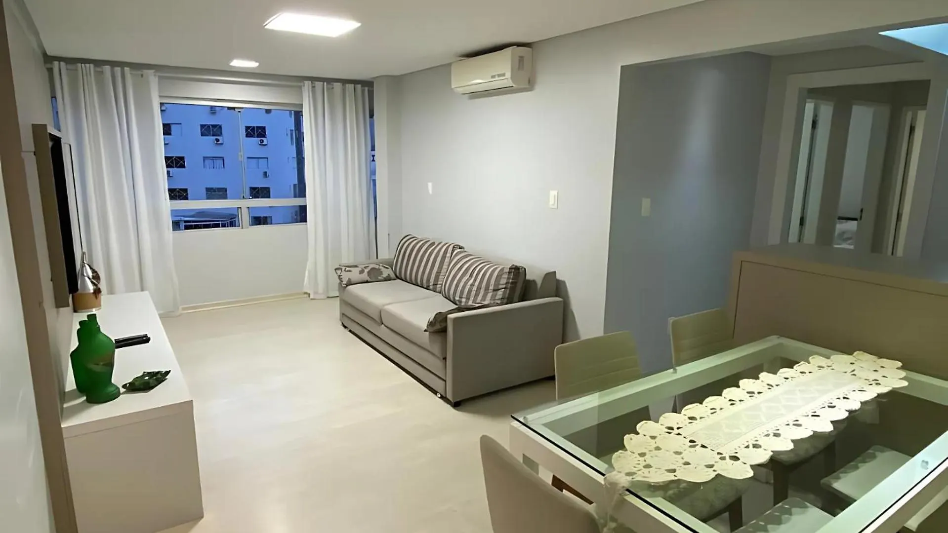 Apto Almeida E Moraes Quadra Do Mar Bc Balneario Camboriu
