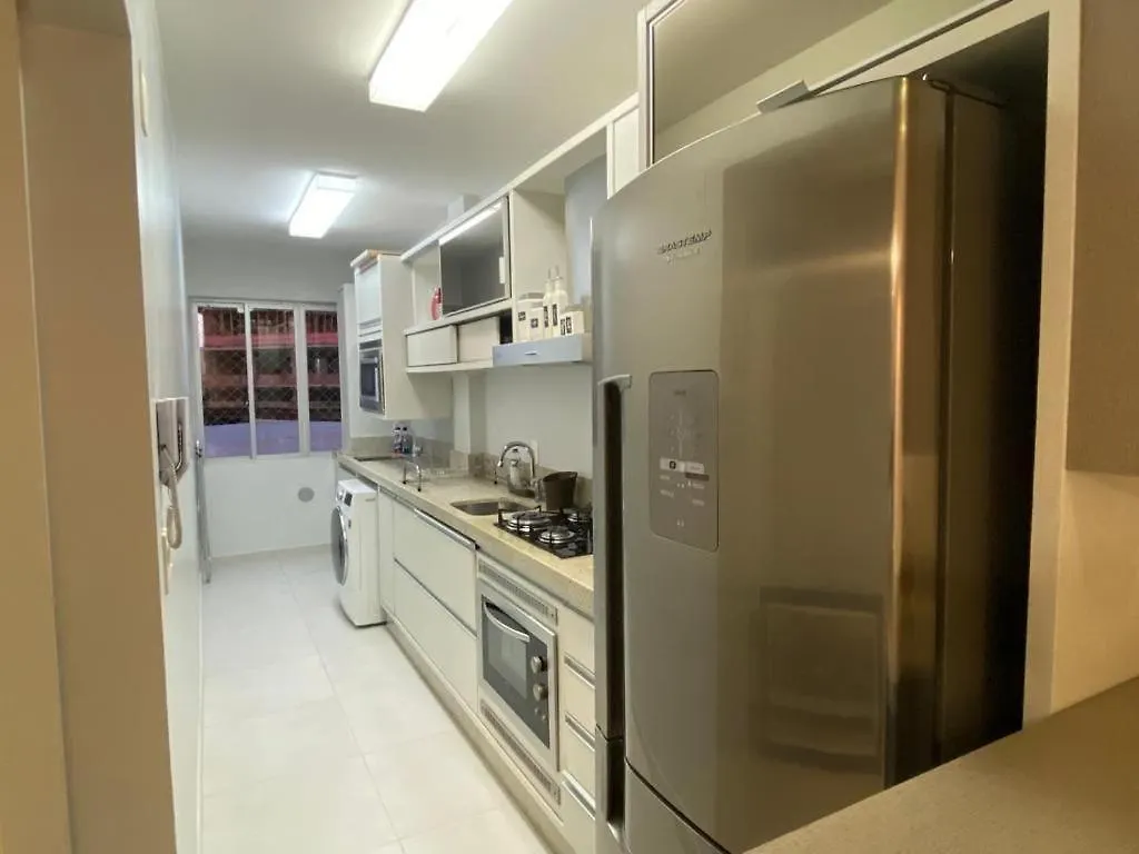 Apartamento 2 dormitórios próximo Mar Balneário Camboriú Brasil
