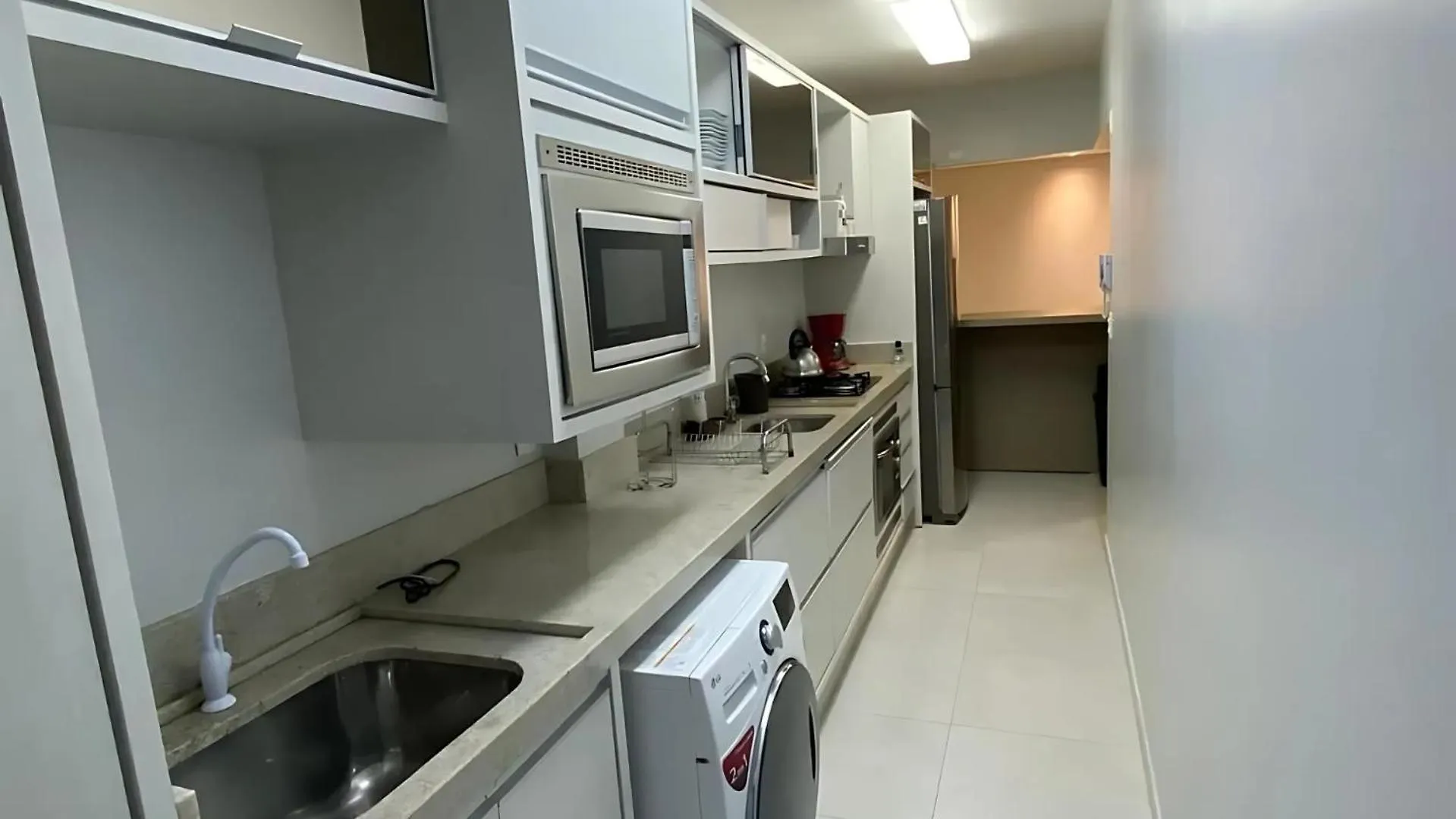 Apartamento 2 dormitórios próximo Mar Balneário Camboriú Brasil